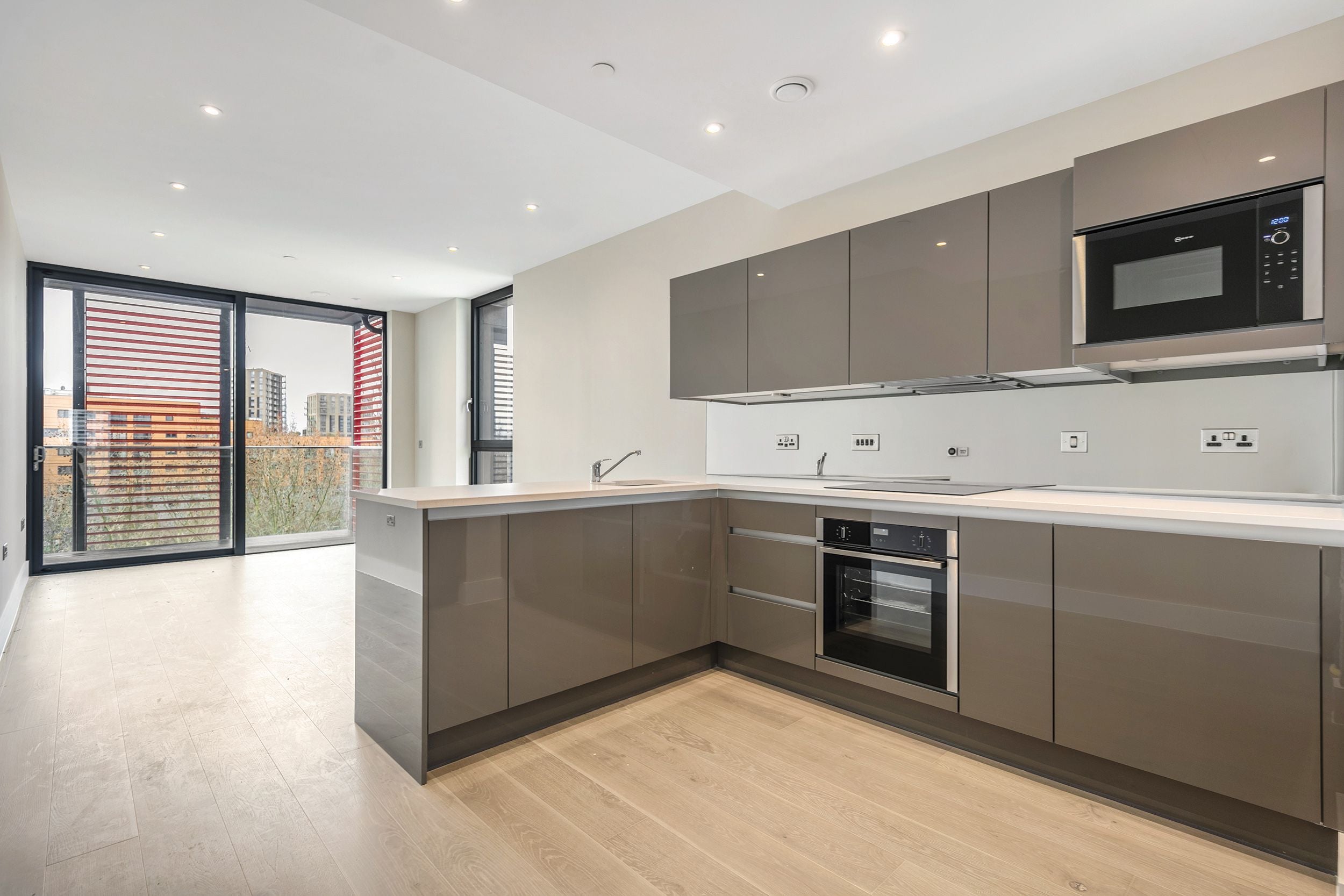 Flat Gwynne Road in Greater London