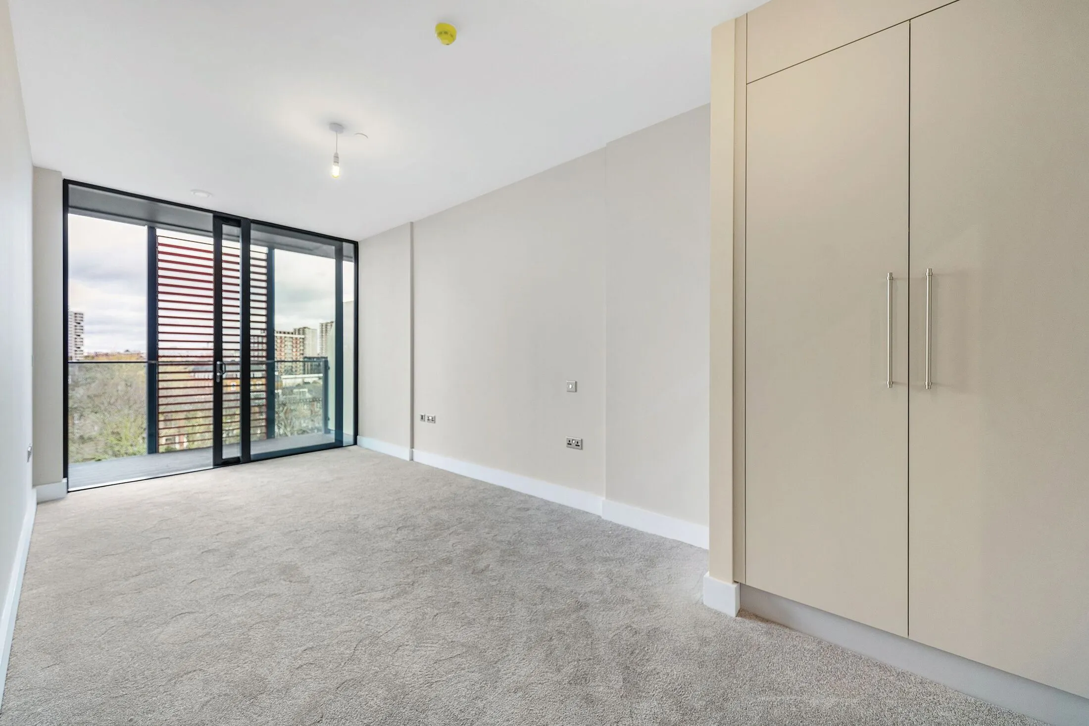 Flat Gwynne Road in Greater London