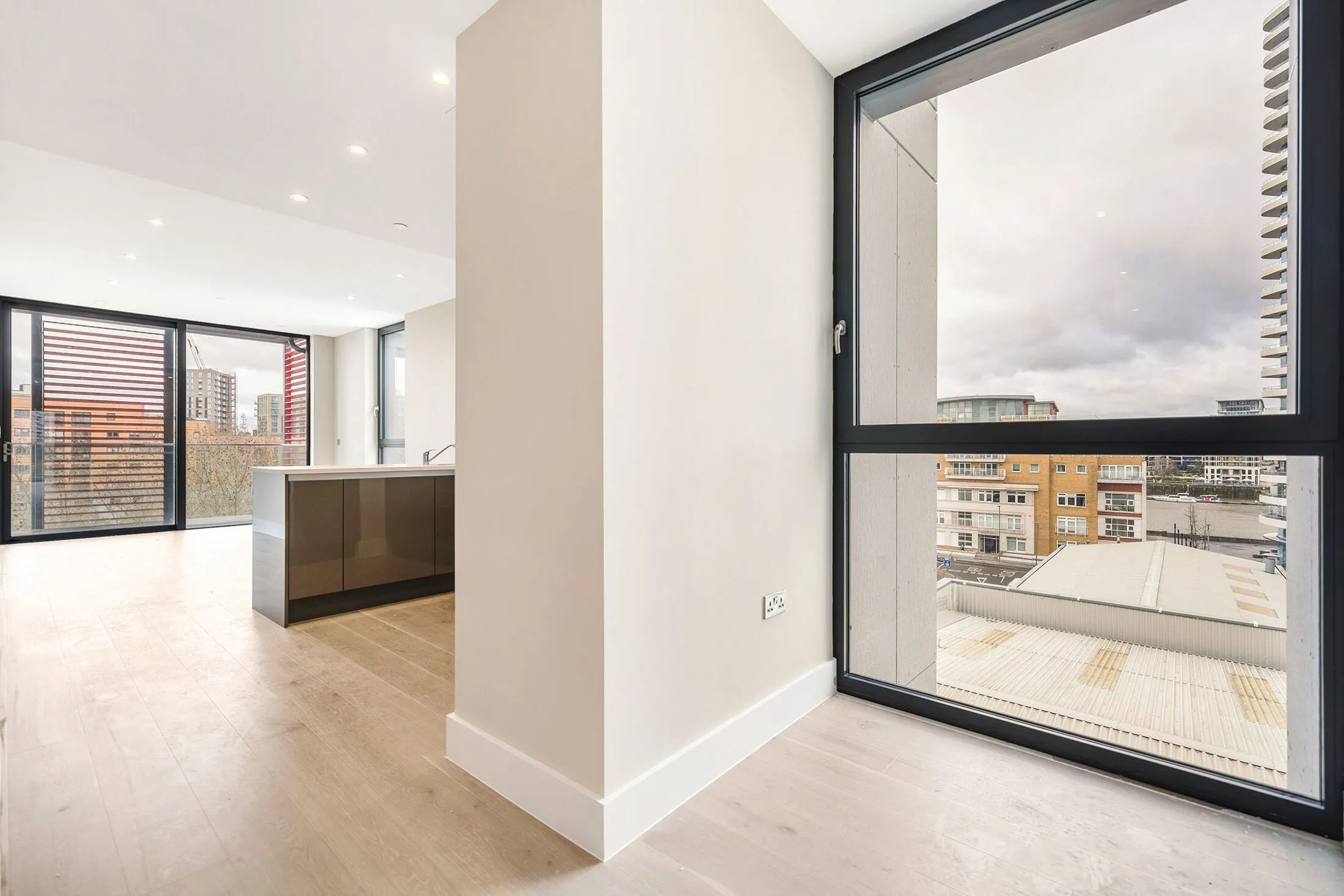 Flat Gwynne Road in Greater London