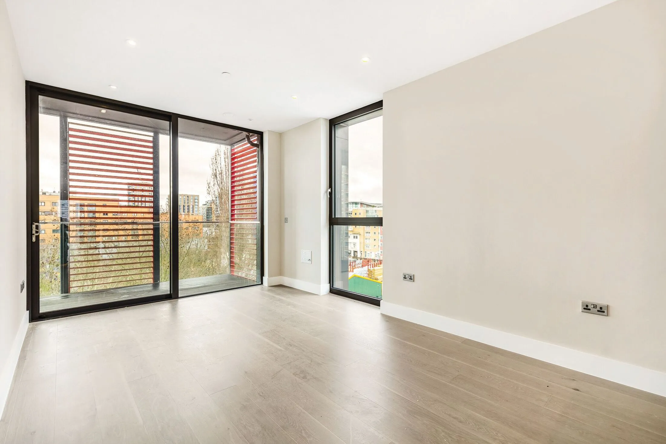 Flat Gwynne Road in Greater London