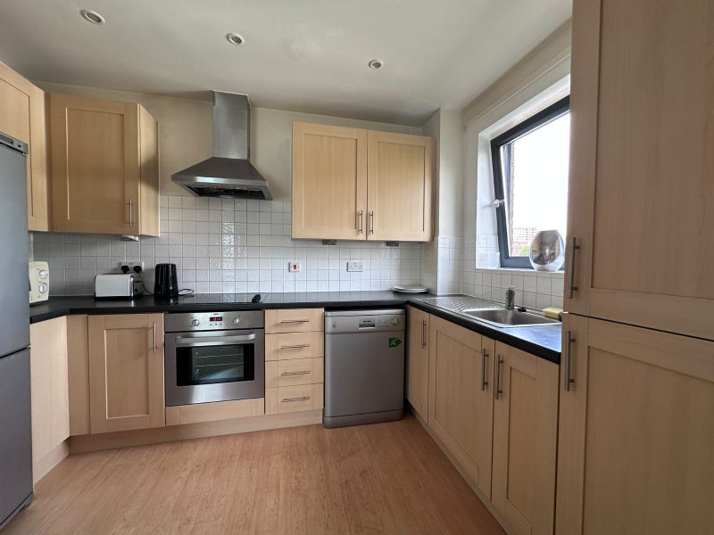 Room Bassington Road in Greater London