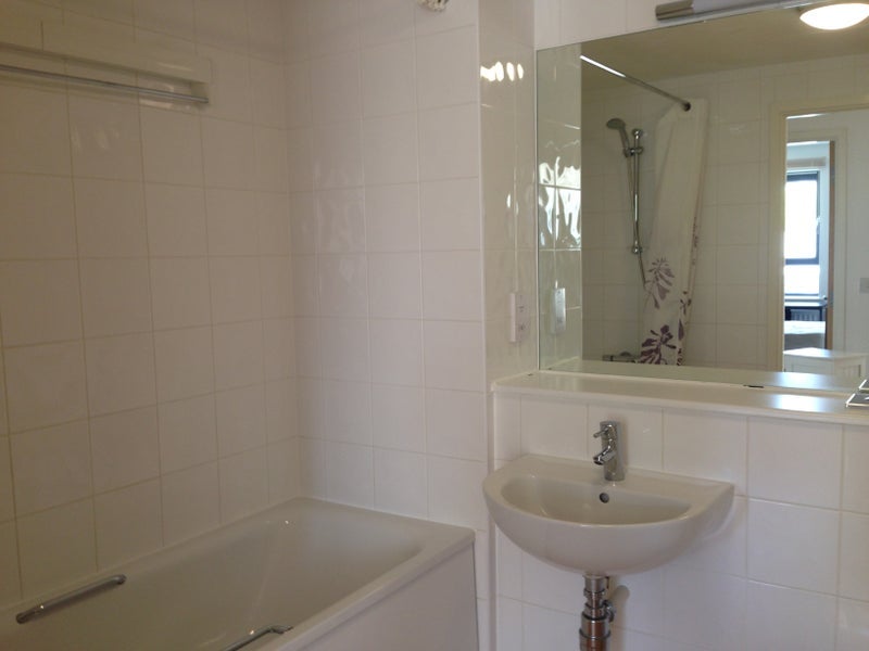 Flat Bassington Road in Greater London