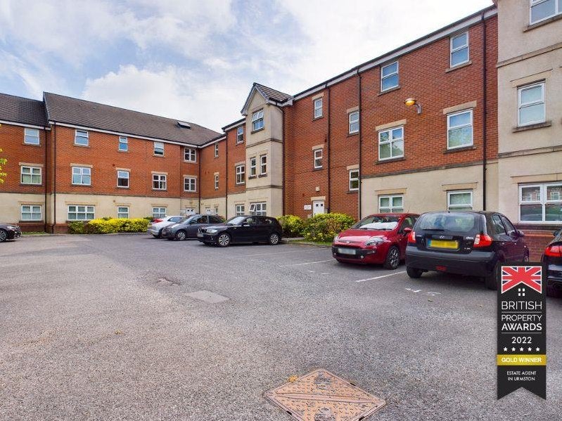 Flat New Belvedere Close in Trafford