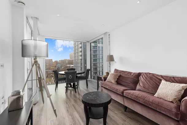 Flat Alie Street in Greater London