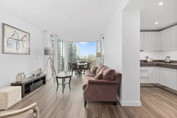 Flat Alie Street in Greater London
