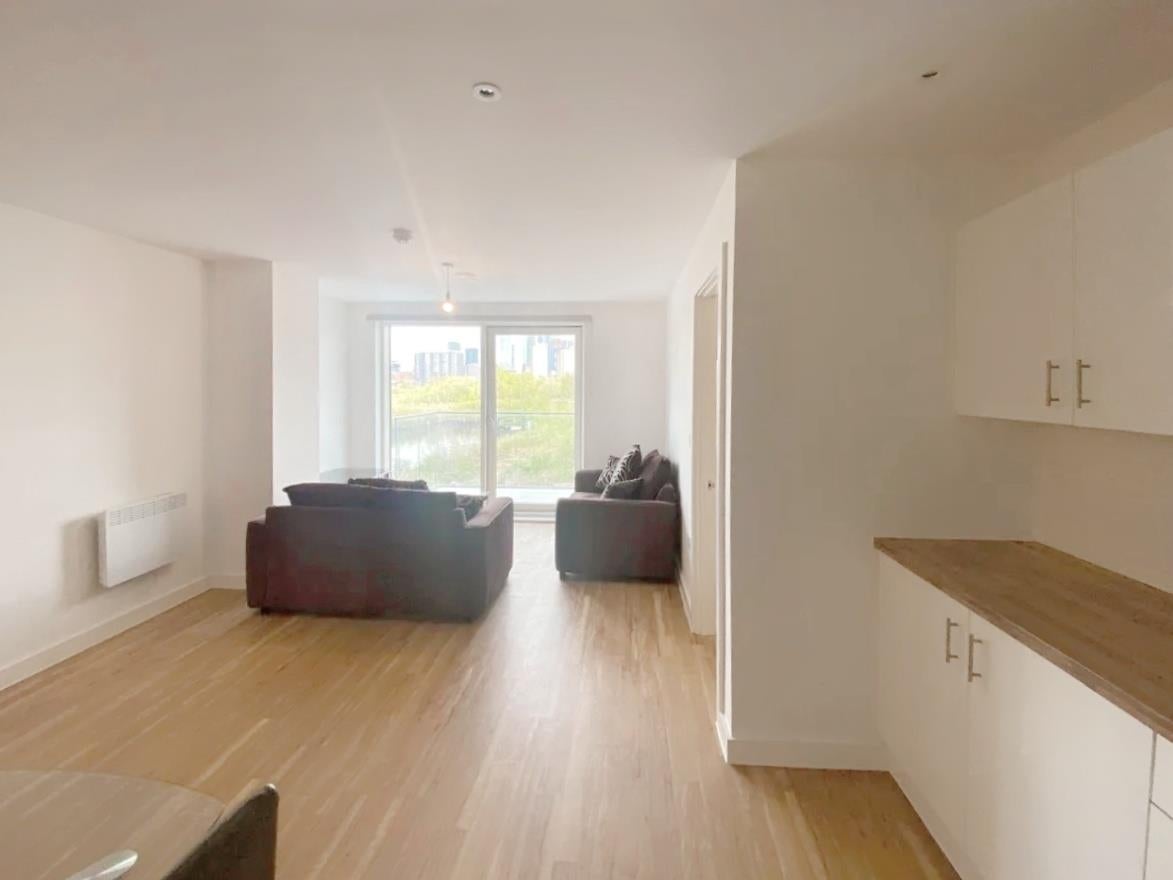Flat Pomona Strand in Trafford