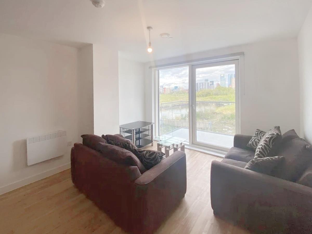 Flat Pomona Strand in Trafford