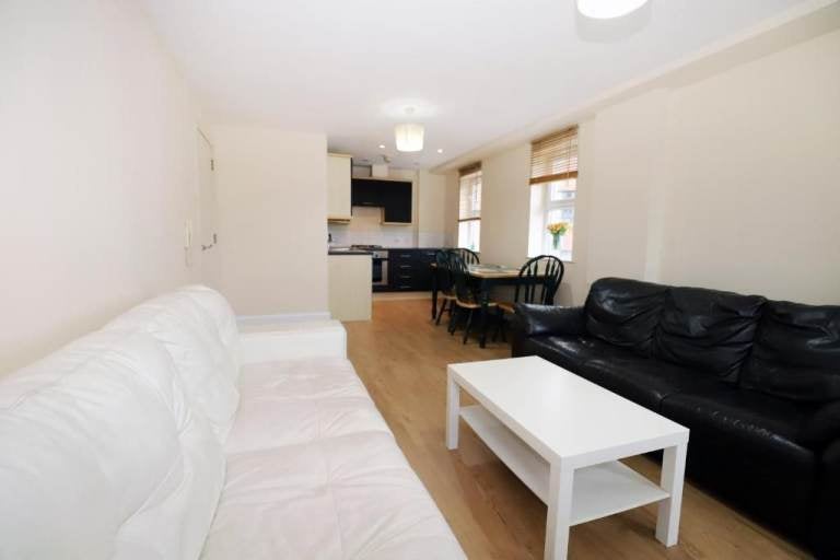 Flat College Place North in Belfast