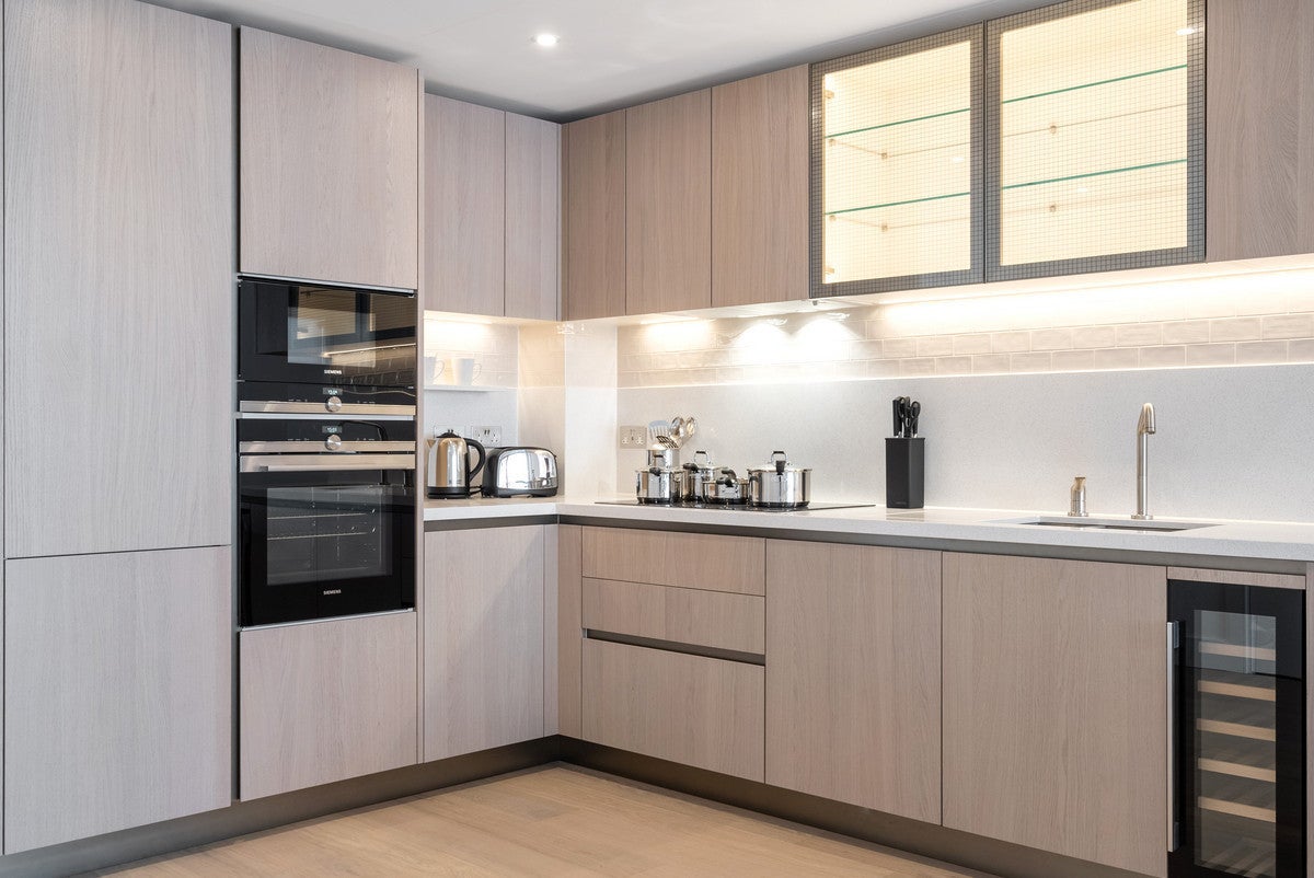 Flat Prince of Wales Drive in Greater London