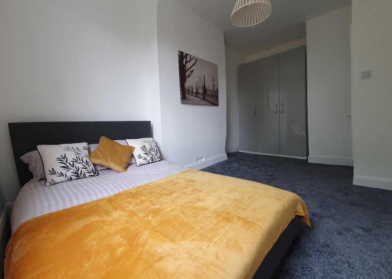 Room South Lambeth Road in Greater London