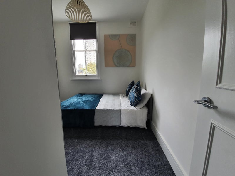 Room South Lambeth Road in Greater London
