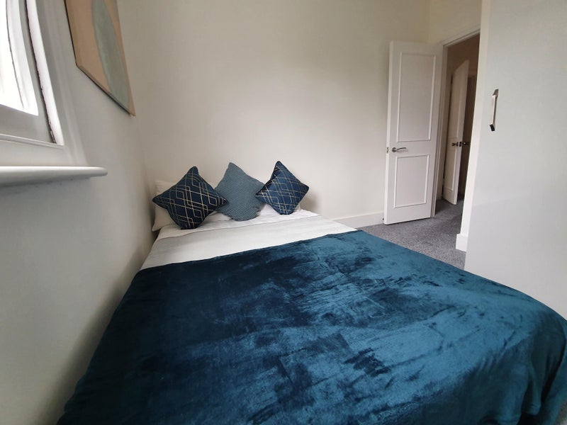 Room South Lambeth Road in Greater London