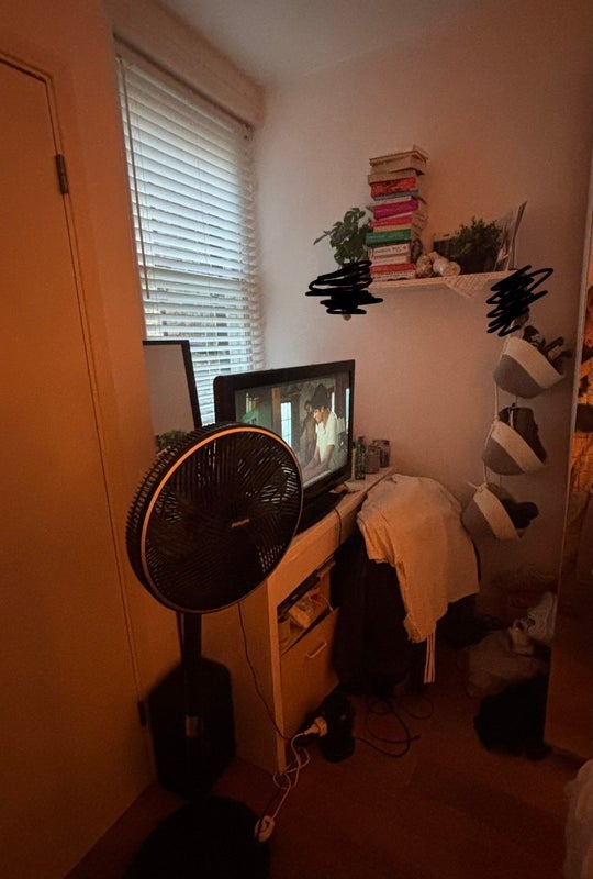 Room Greyhound Road in Greater London