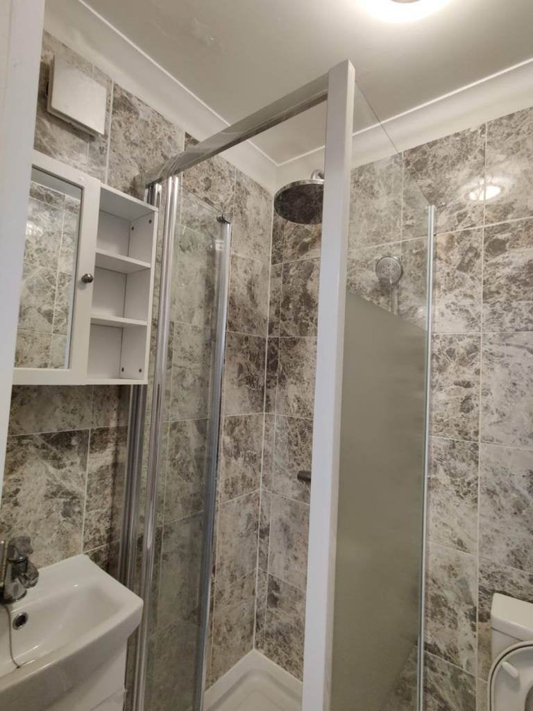 Flat Prince Henry Road in Greater London