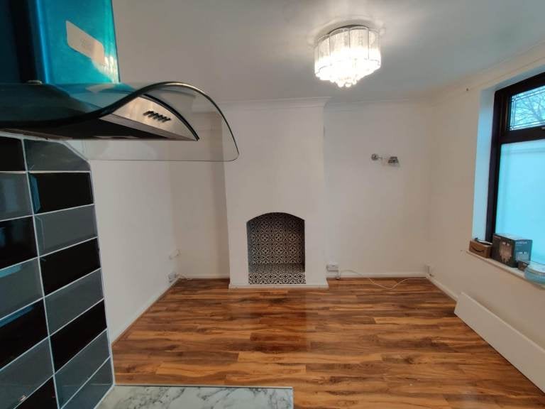 Flat Prince Henry Road in Greater London