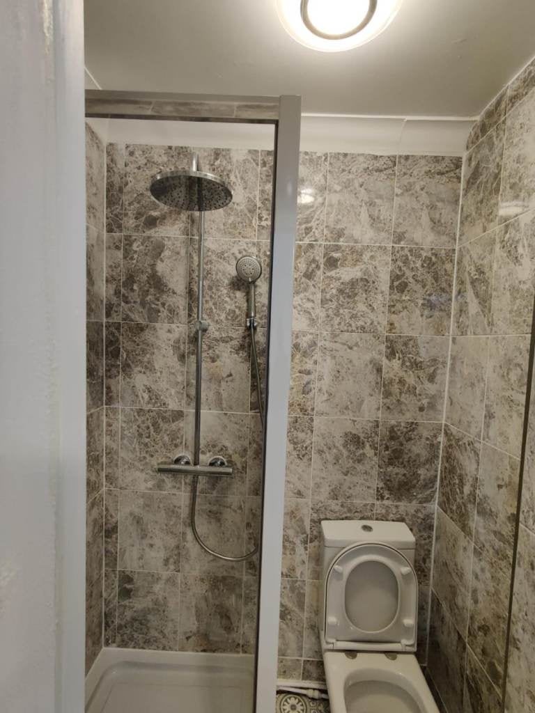 Flat Prince Henry Road in Greater London