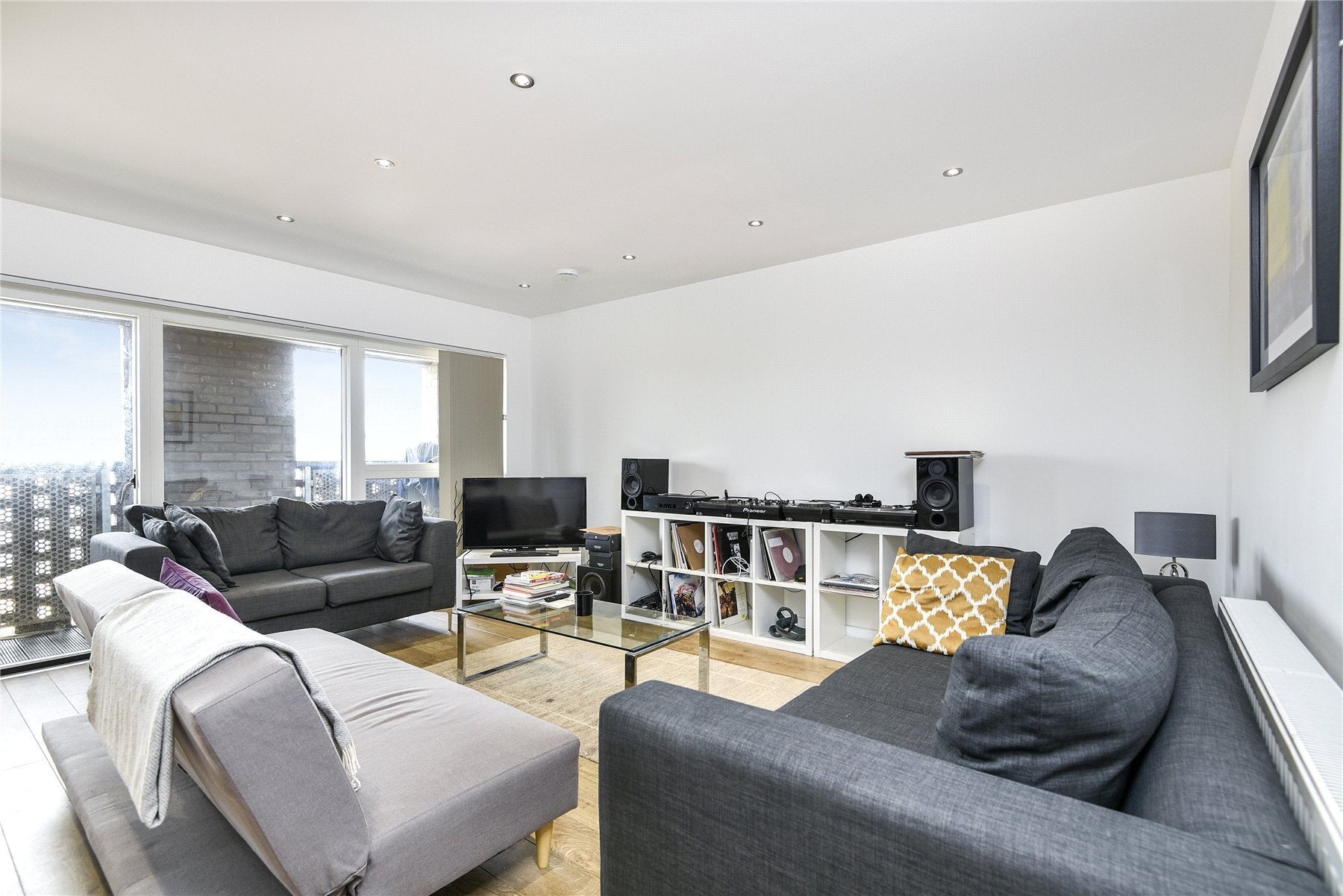 Flat Bedford Road in Greater London