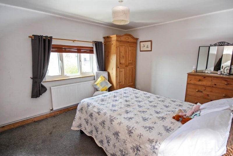Room Woodhall Road in Chelmsford