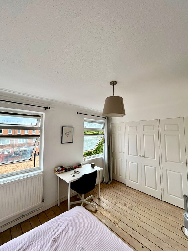 Room Pellerin Road in Greater London