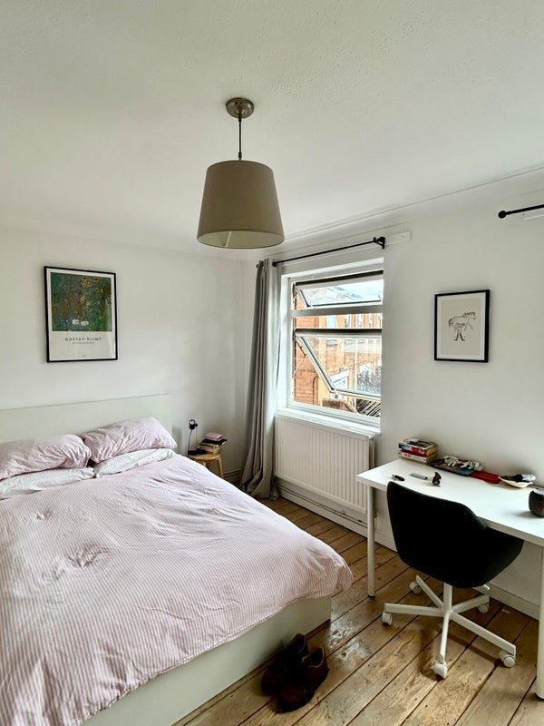 Room Pellerin Road in Greater London