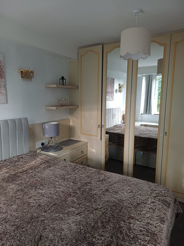 Room Queenswood Gardens in Greater London