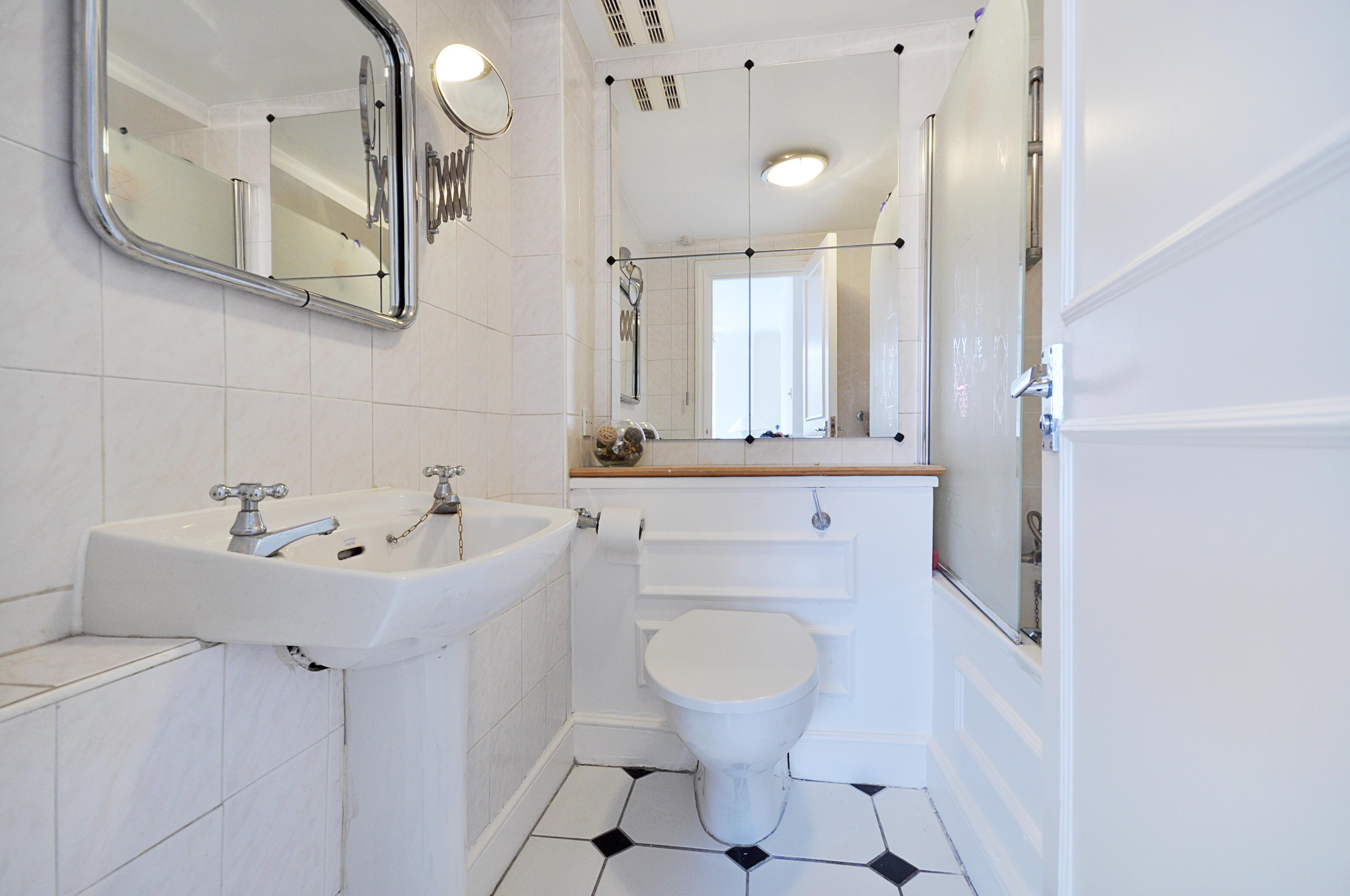 Flat Lucan Place in Greater London