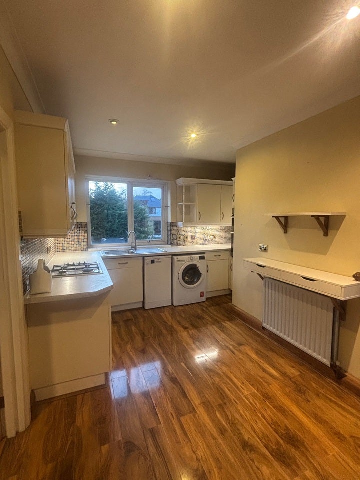 Room Robin Hood Way in Greater London