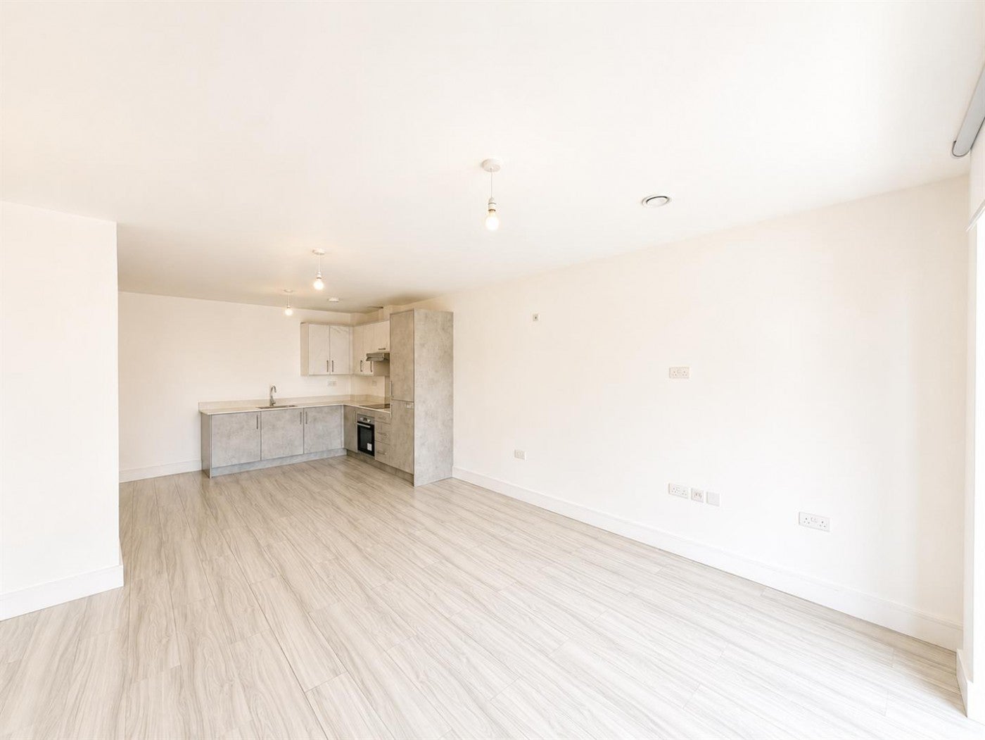 Flat Staines Road in Greater London