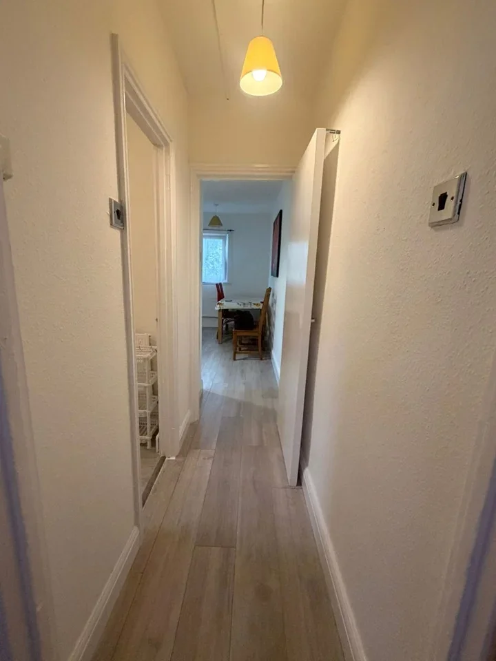 Flat Rochester Avenue in Greater London