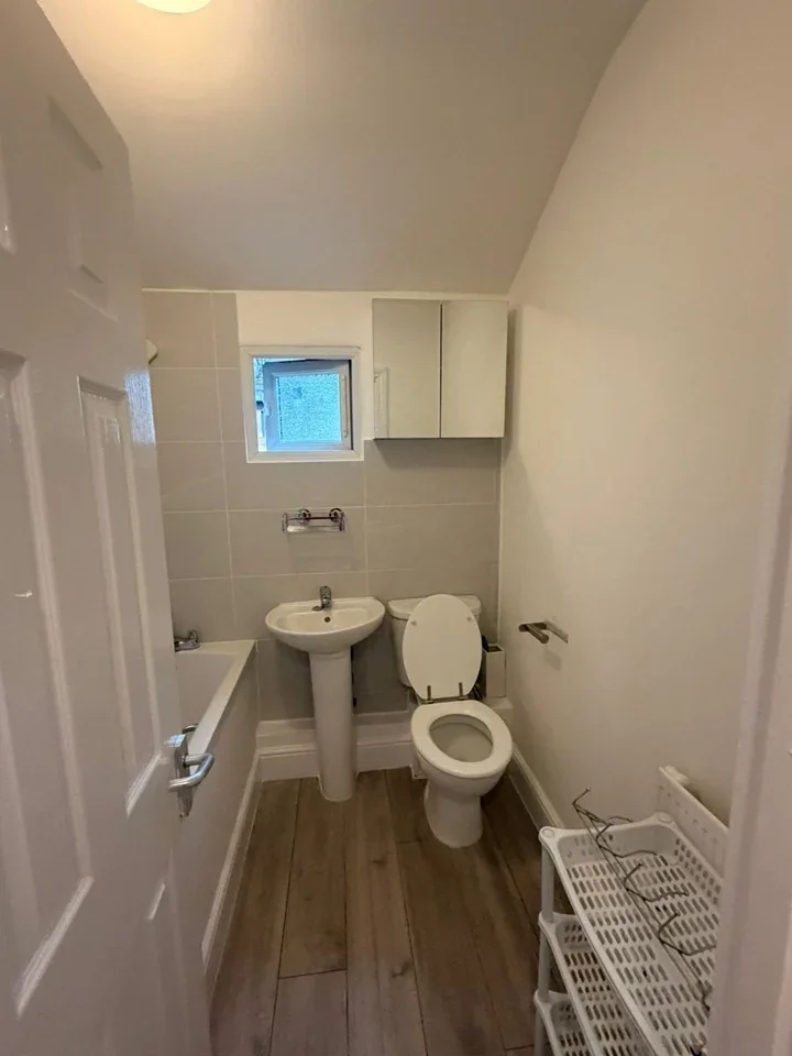Flat Rochester Avenue in Greater London