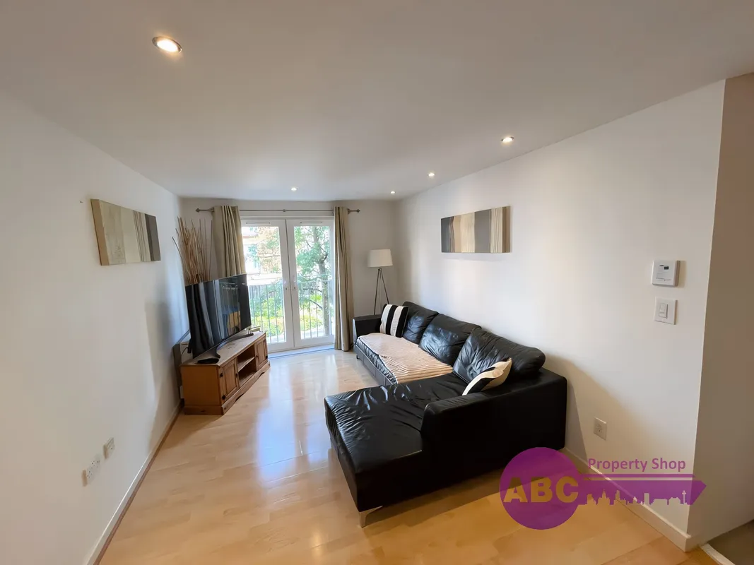 Flat Elmira Way in Salford