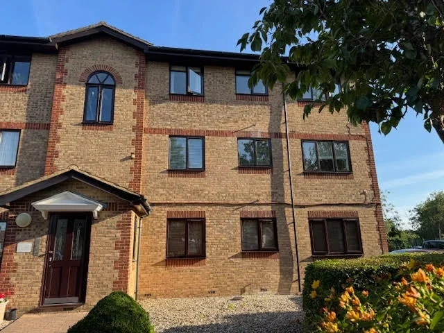 Flat Hutchins Close in Greater London