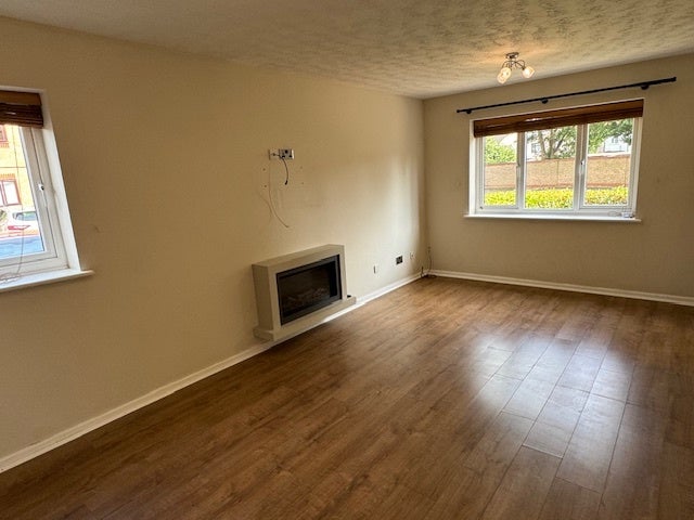 Flat Hutchins Close in Greater London