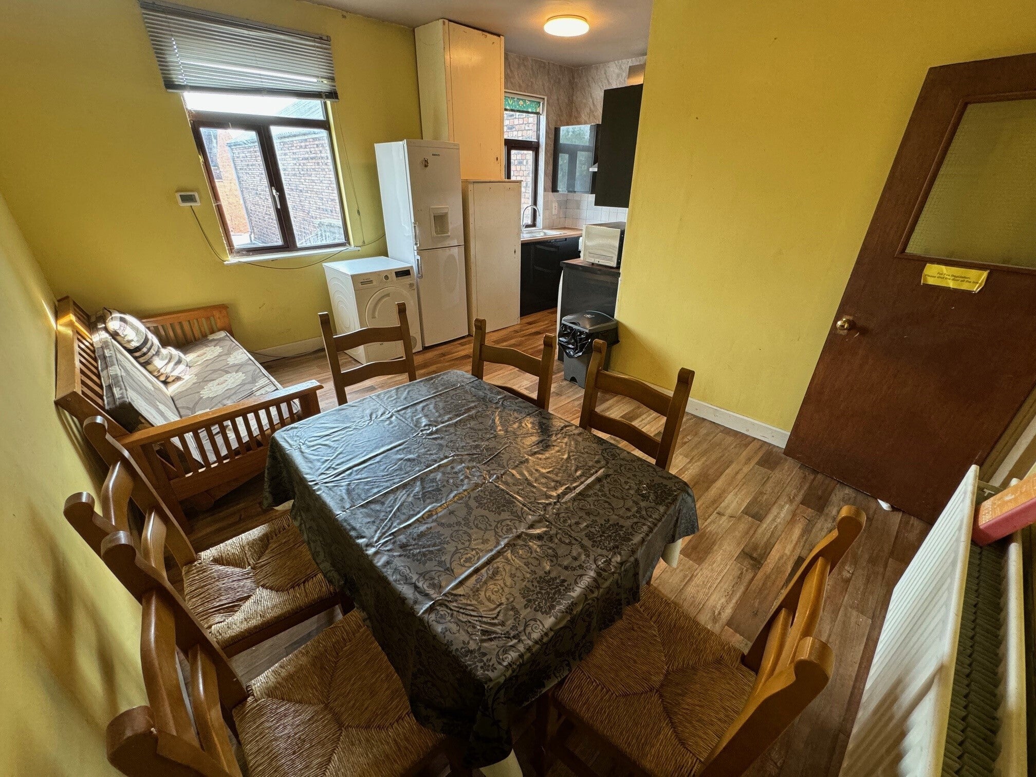 Room Fishponds Road in Bristol