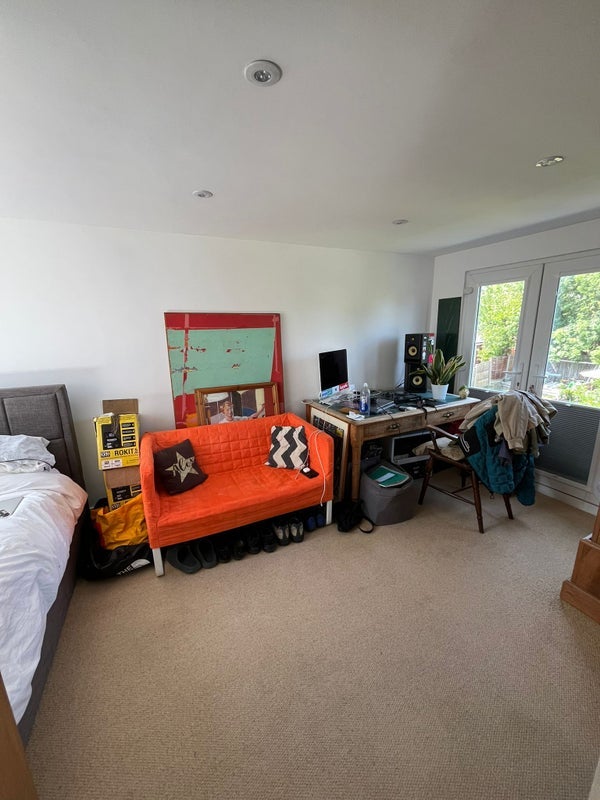 Room De Frene Road in Greater London