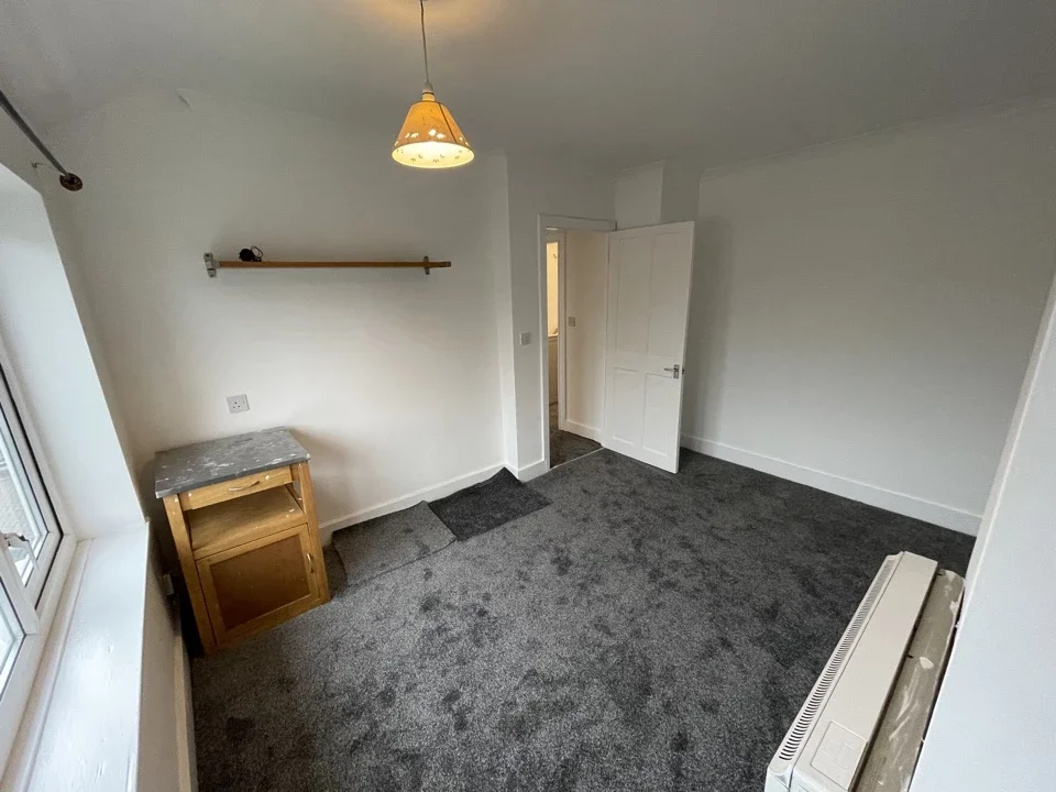 Flat Holgate Road in Greater London