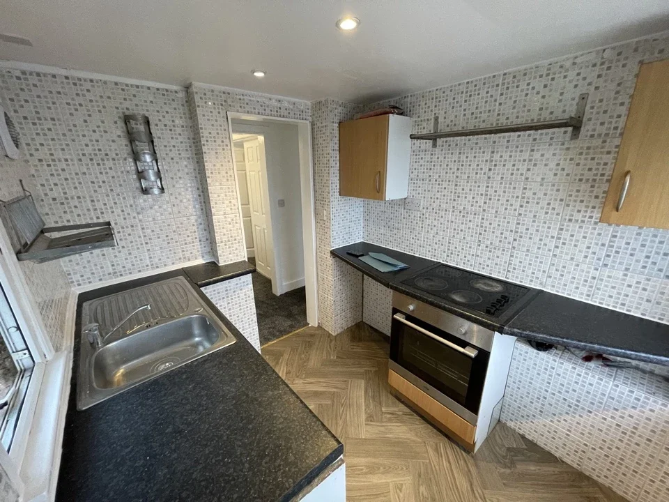 Flat Holgate Road in Greater London