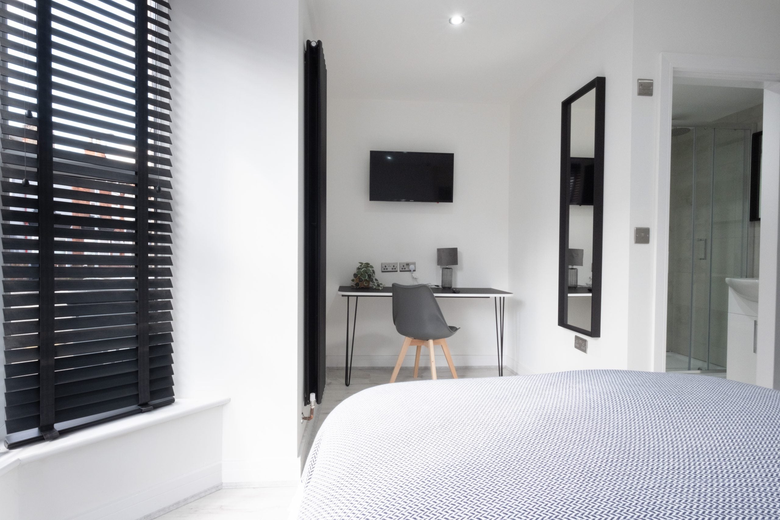 Room Dixon Street in Lincoln