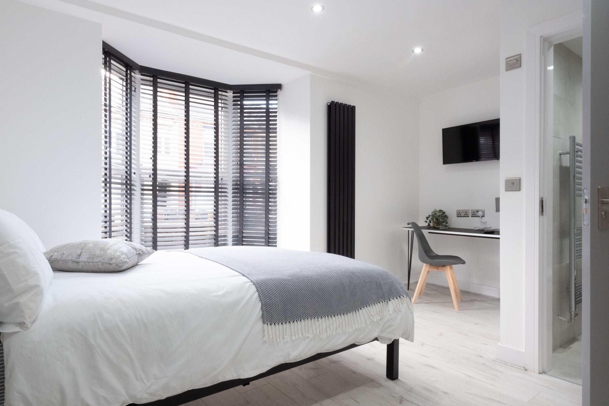 Room Dixon Street in Lincoln