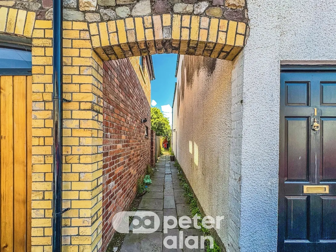 Flat Pontcanna Street in Cardiff