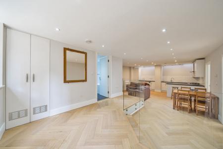Flat Saint John's Hill in Greater London