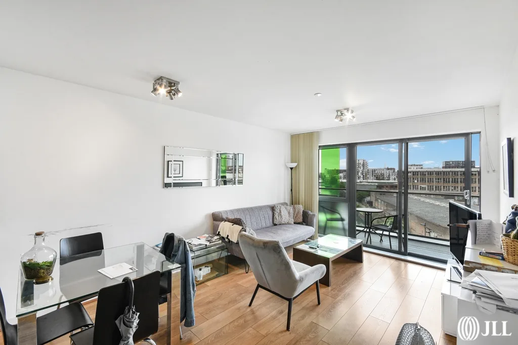 Flat Teviot Street in Greater London