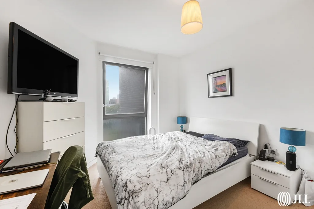 Flat Teviot Street in Greater London