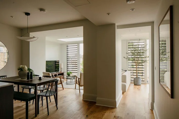 Flat Claremont Crescent in City of Edinburgh