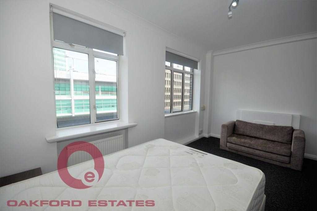 Flat Euston Road in Greater London