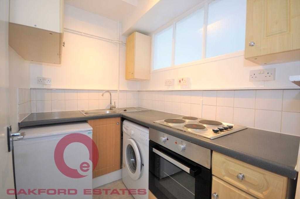 Flat Euston Road in Greater London