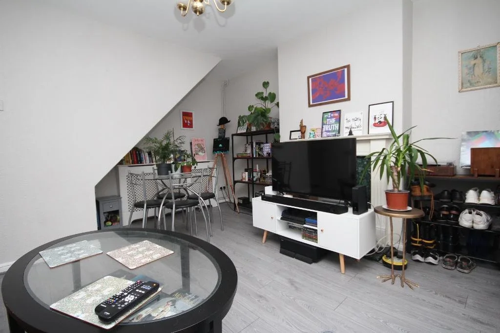Flat Wimbourne Street in Greater London