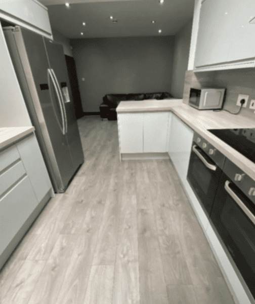 Flat Cardigan Road in Leeds