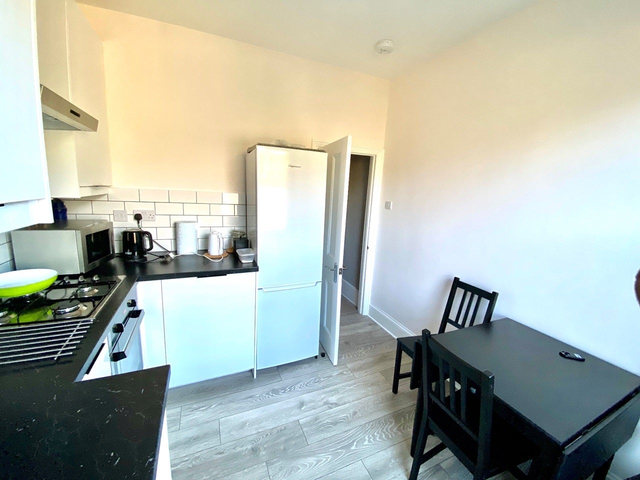 Room Minster Road in Greater London