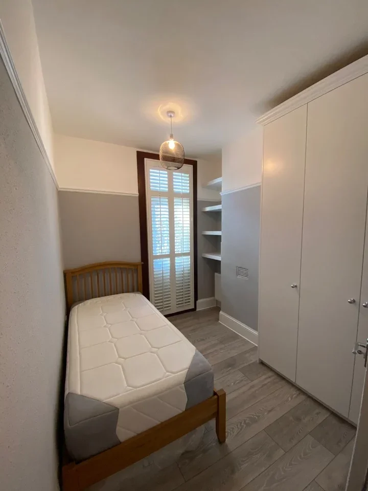 Room Minster Road in Greater London